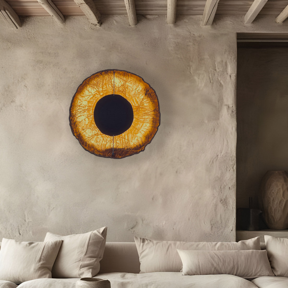 Applique effetto eclissi in cemento con interno oro