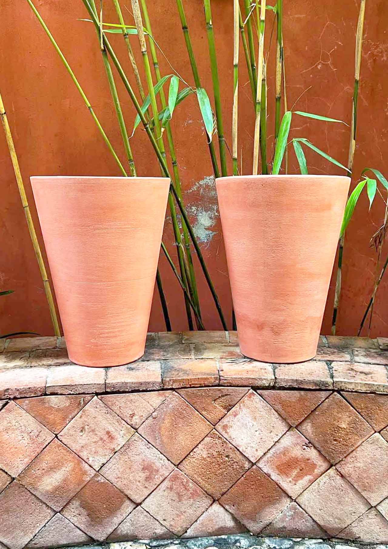 Vaso verticale per piante scenografiche resistente al gelo