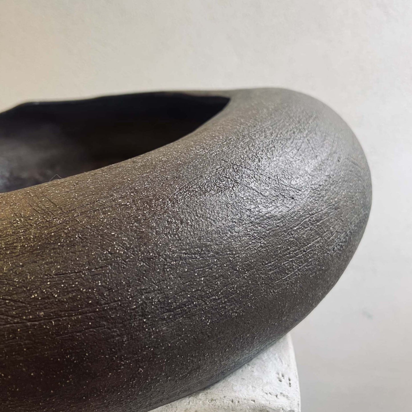 Mini vaso decorativo Dune in cemento design minimalista - Petit vase décoratif Dune en béton design minimaliste