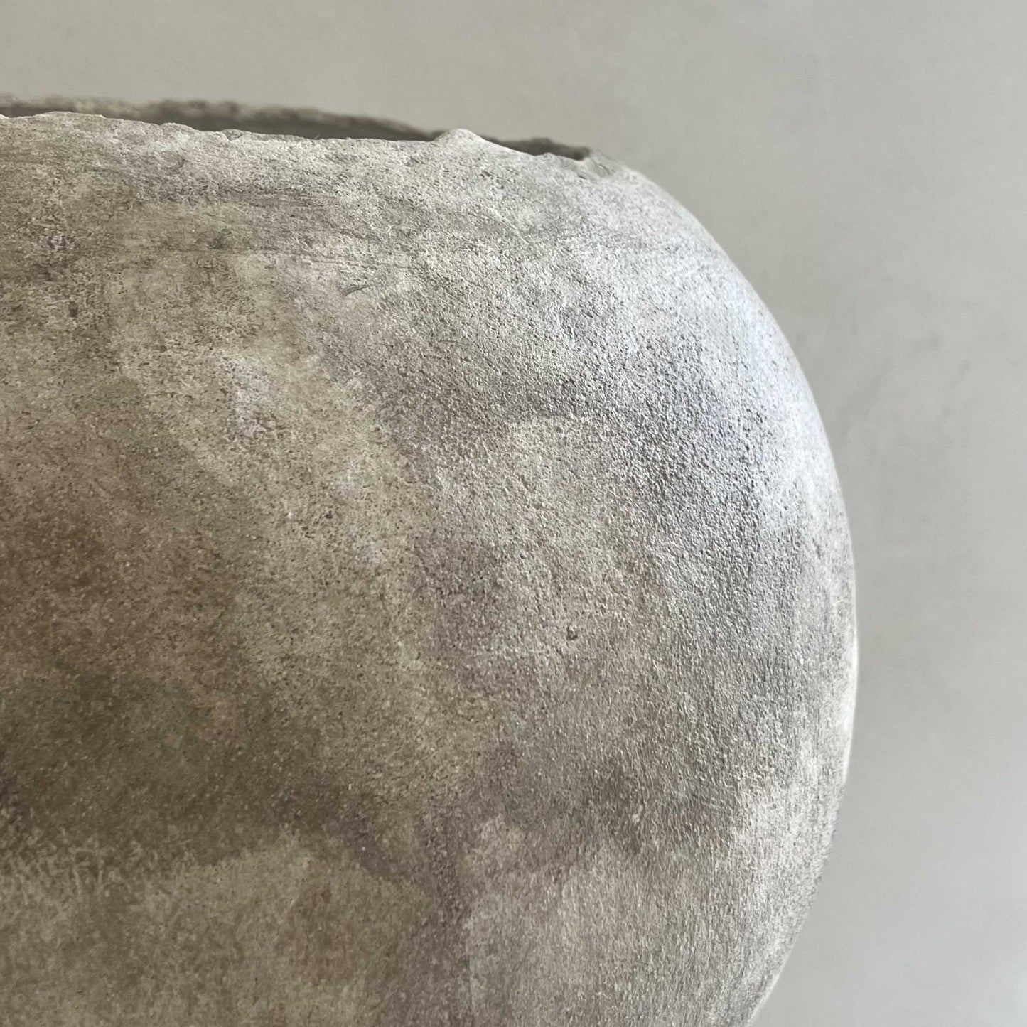 Oggetto di decorazione minerale in cemento fatto a mano