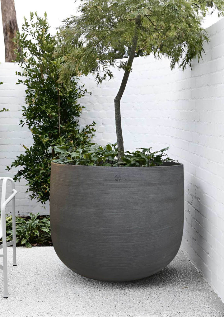 Jardinière en colonne haute de plus d'un mètre au design moderne