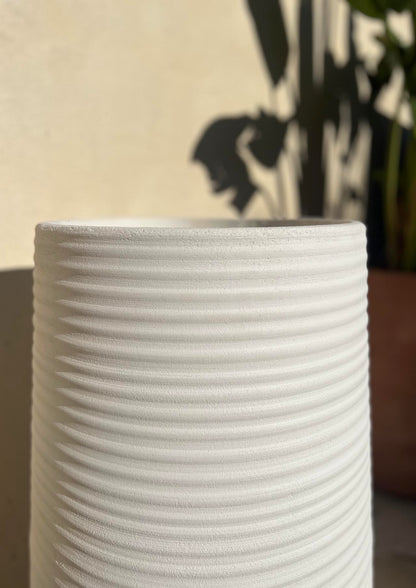 Vaso artigianale con finitura affumicata al fuoco di eucalipto