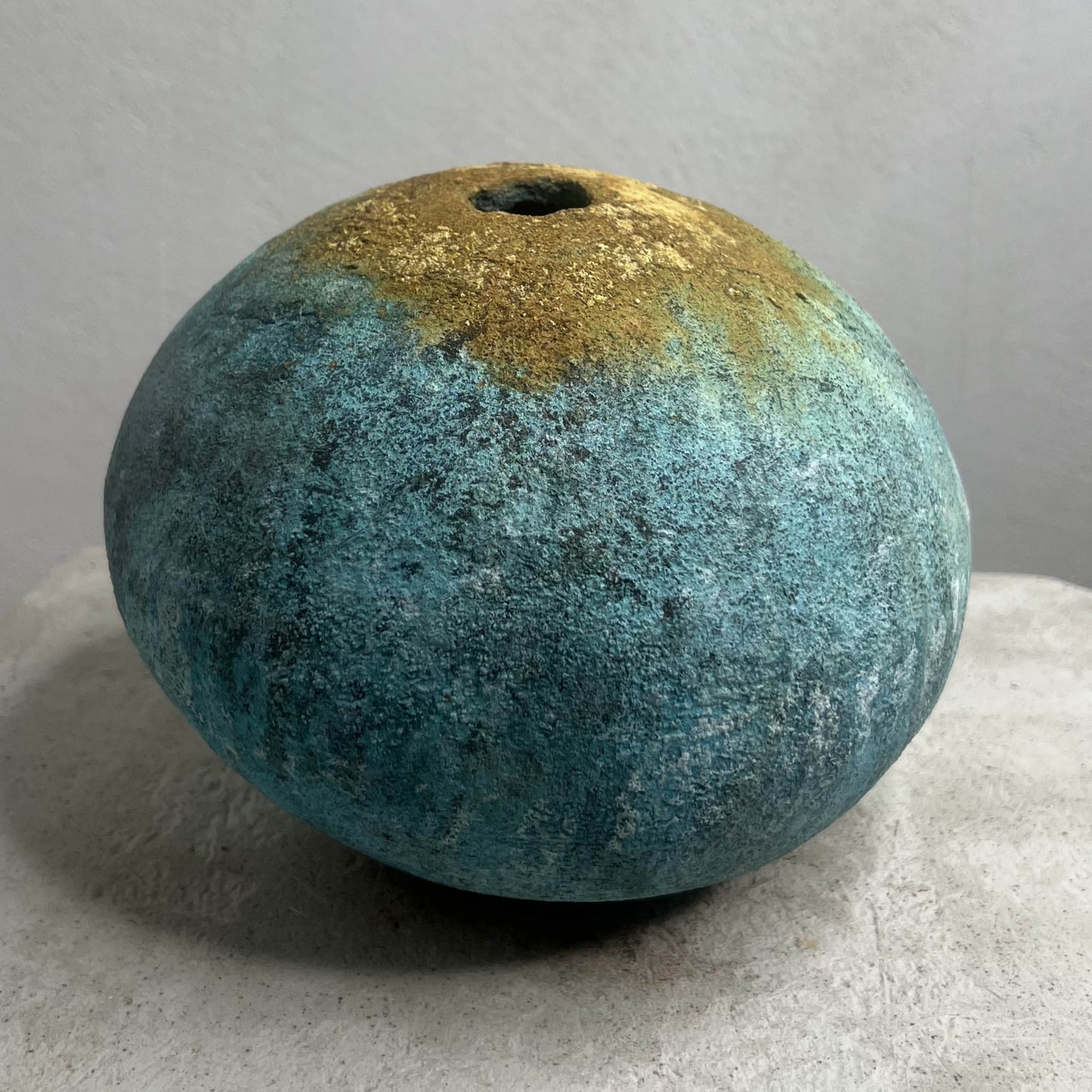 Poteria artigianale con ossidazione verde rame fatta a mano