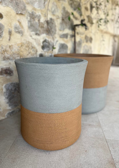 Vase géant cylindrique en béton résistant au gel