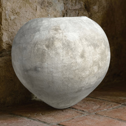 Scultura da tavolo minimalista in cemento grezzo di Mentone