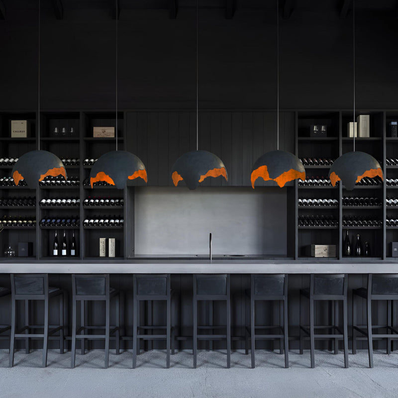 Suspension artisanale avec intérieur or pour loft moderne