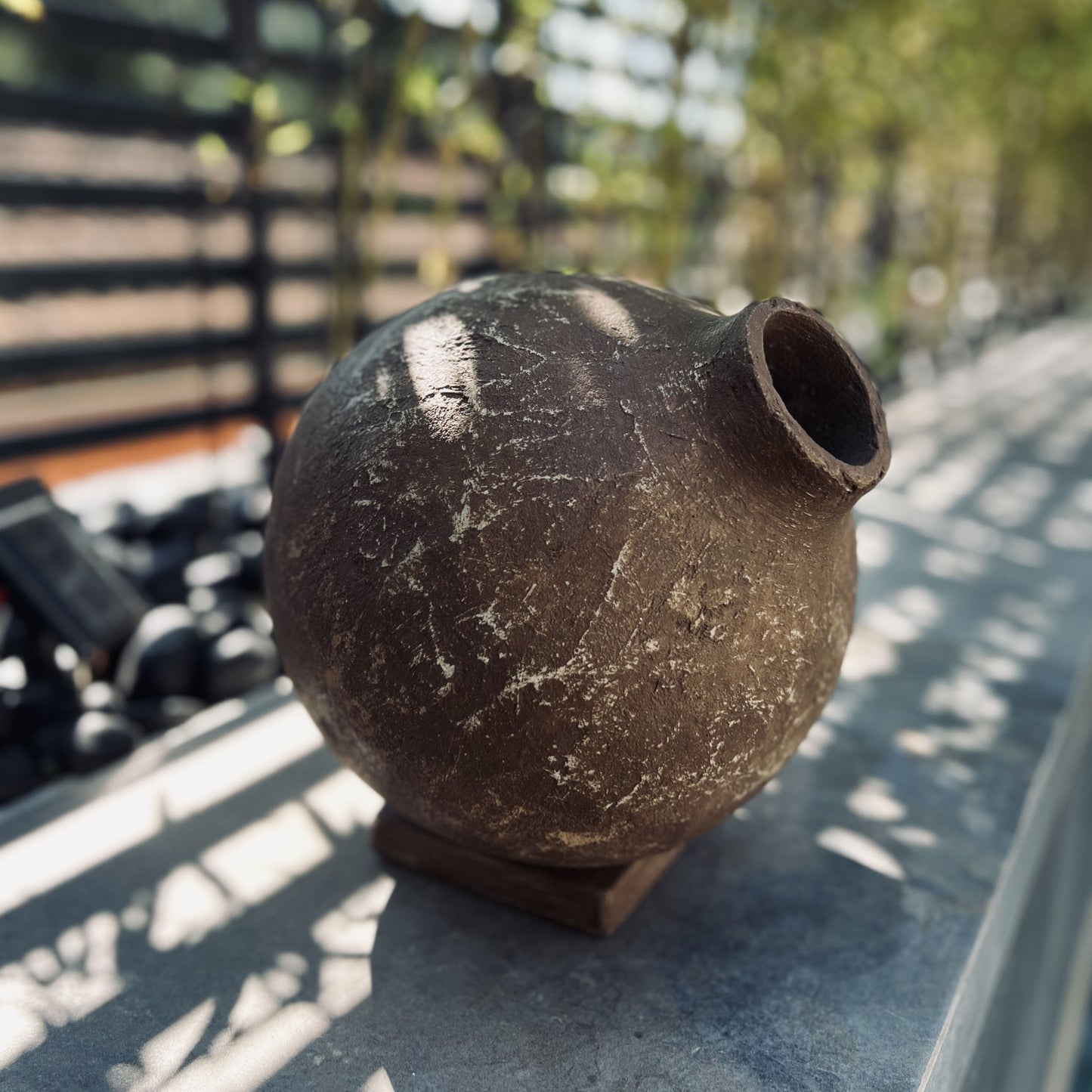 Giara in cemento Dolium per arredo interni minimalista