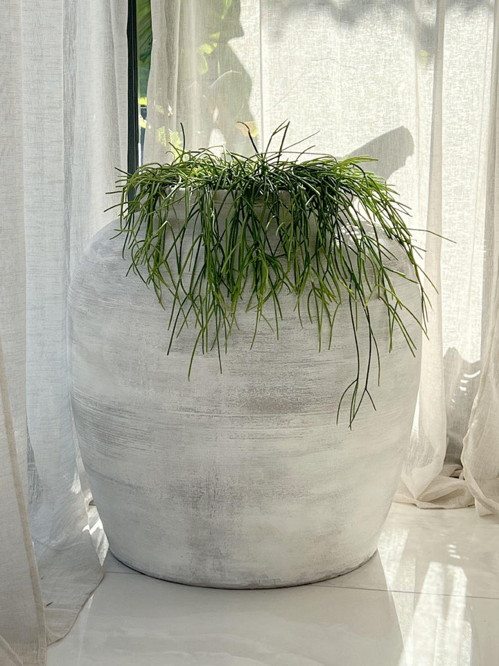 Vase en forme de jarre romaine Oak en béton léger fait main