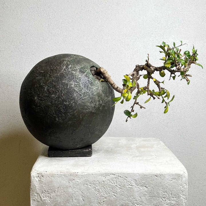 Vase rond Kita au design contemporain en béton