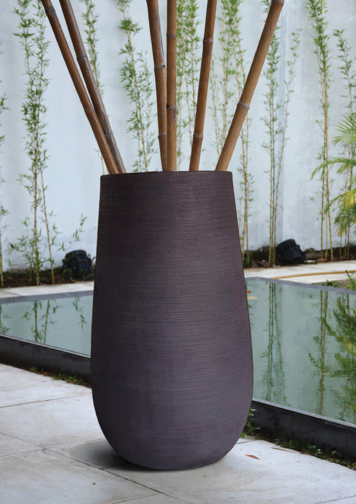 Vasque de jardin circulaire au design minéral moderne